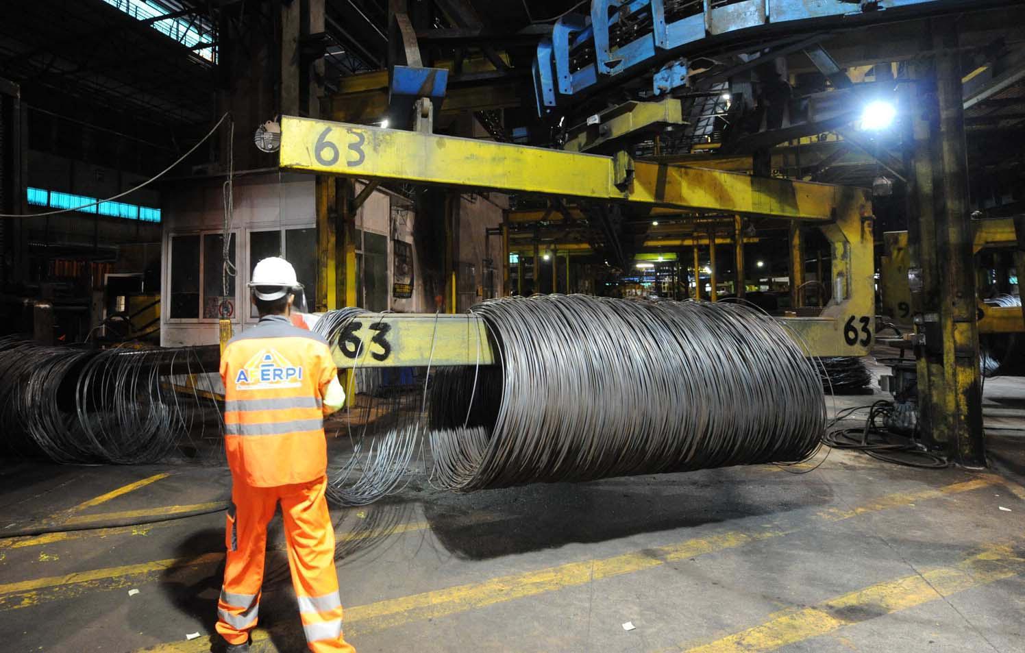 Il reparto dove si produce la vergella alle acciaierie Jsw