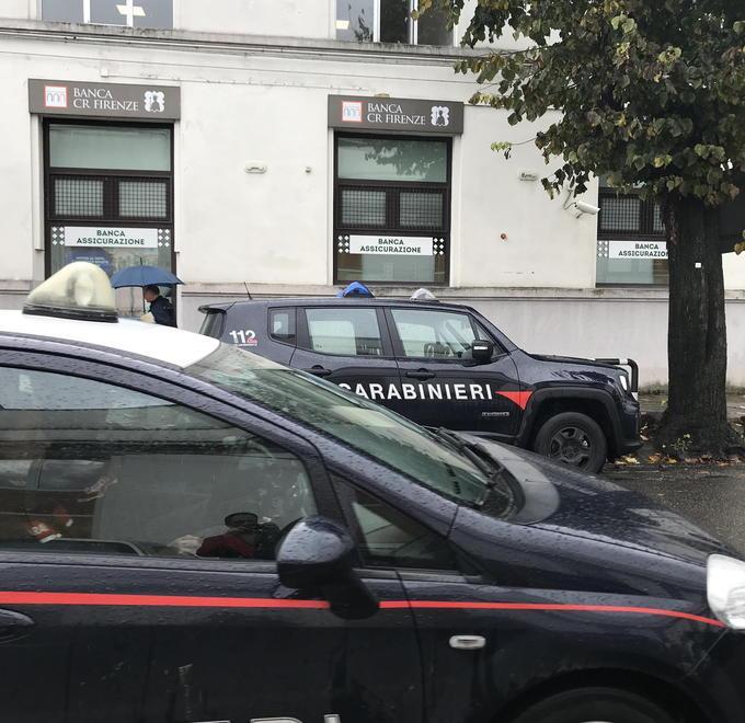 L'intervento dei carabinieri (Foto Franco Silvi)