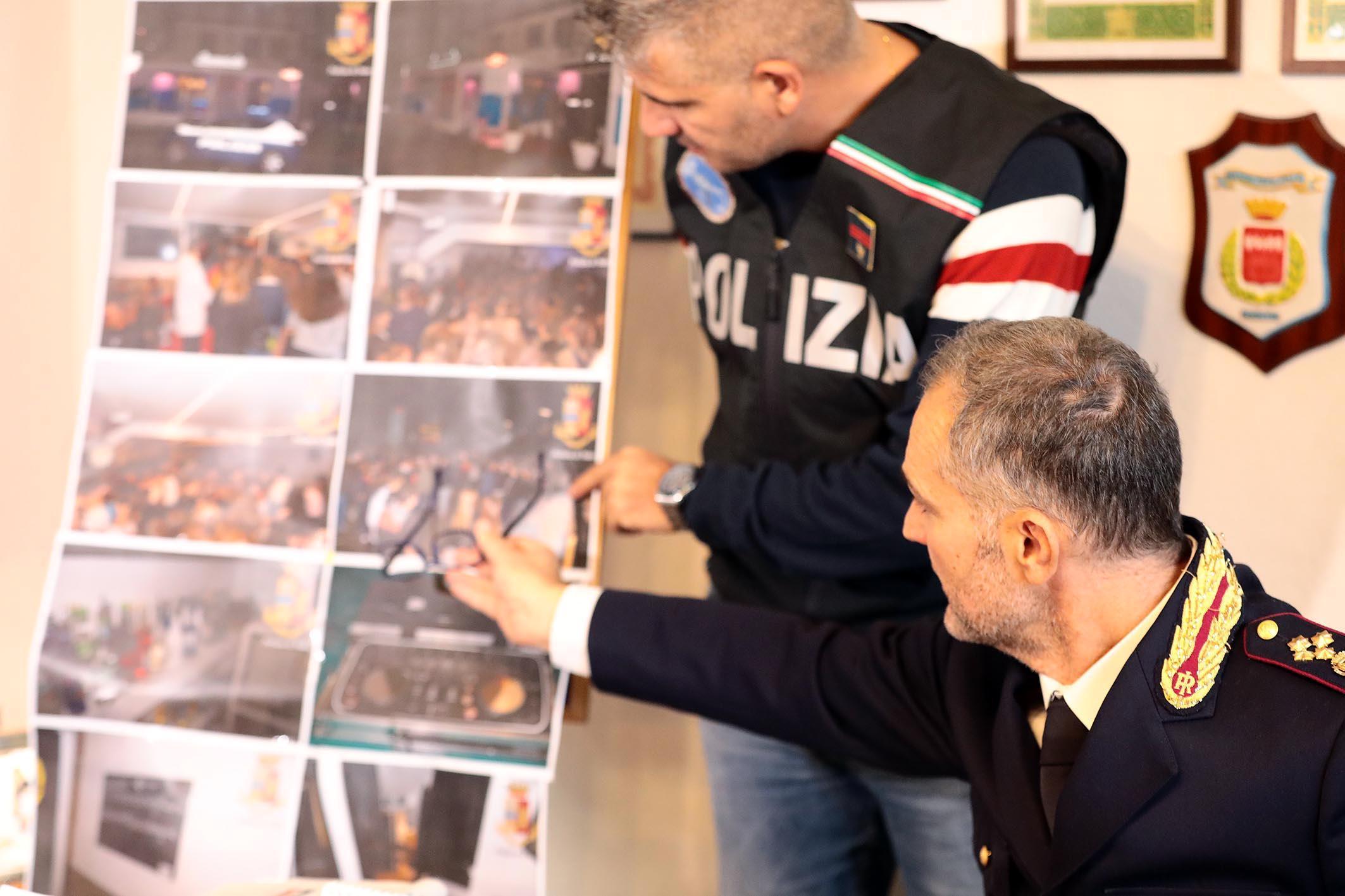 La conferenza stampa della polizia