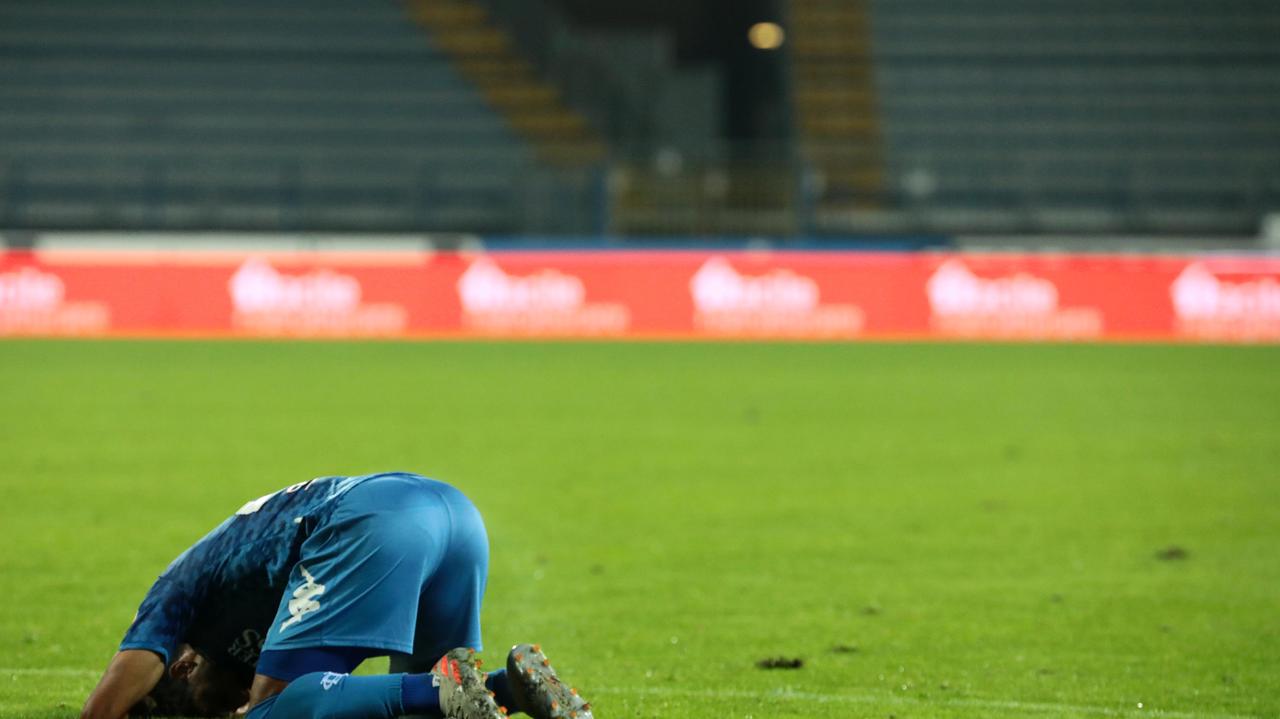 Lo sconforto di un giocatore dell'Empoli alla fine della partita (foto Sestini)
