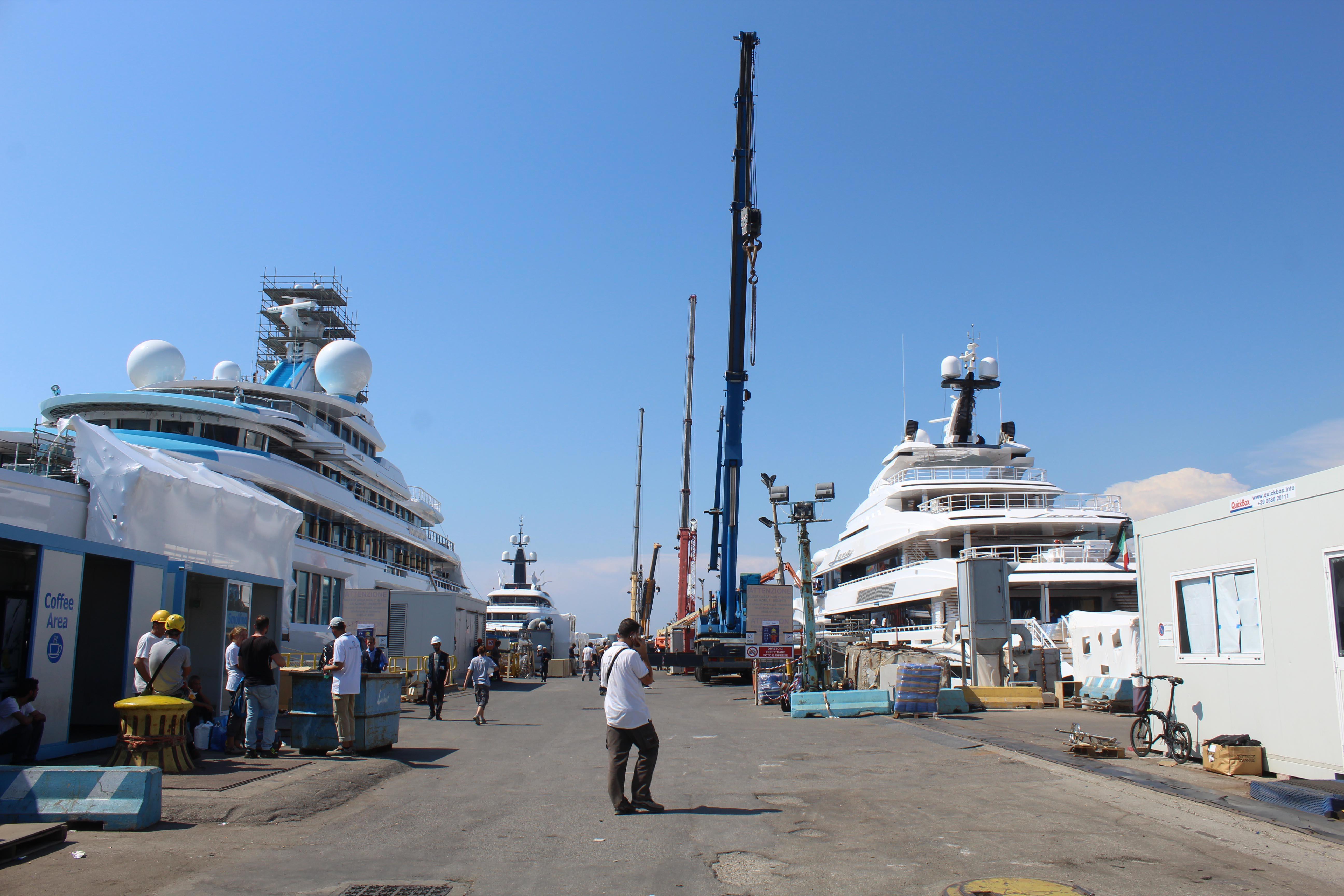 Visita al cantiere Benetti per gli abbonati a Noi Tirreno e gita al Faro visto da vicino 