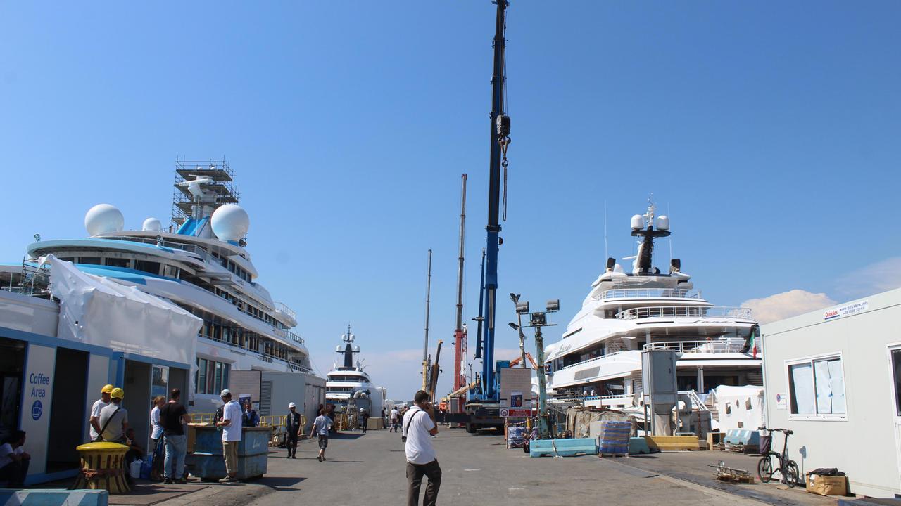Visita al cantiere Benetti per gli abbonati a Noi Tirreno e gita al Faro visto da vicino