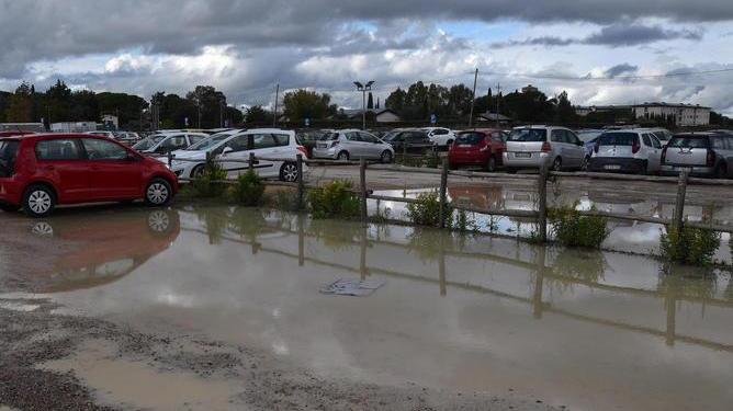 Il parcheggio dell’ospedale finisce di nuovo sott’acqua