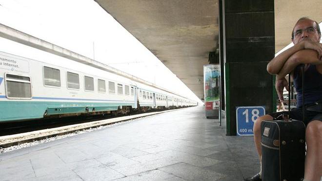 Treni cancellati per colpa dei ladri di rame