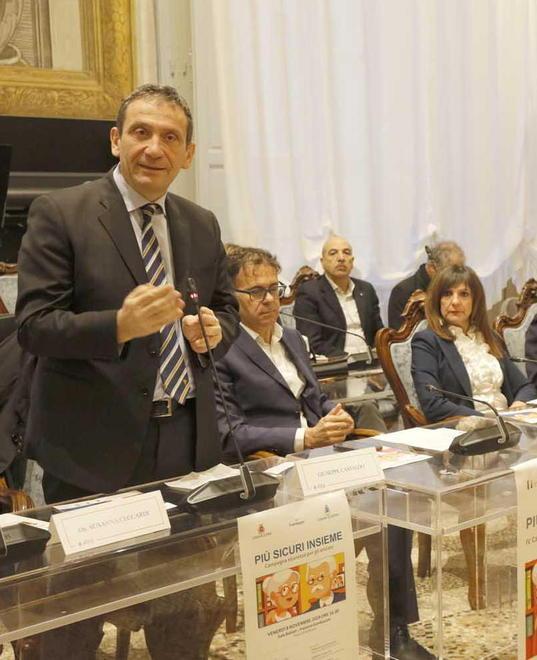 Truffatori senza scrupoli in fuga con 30mila euro di diamanti
