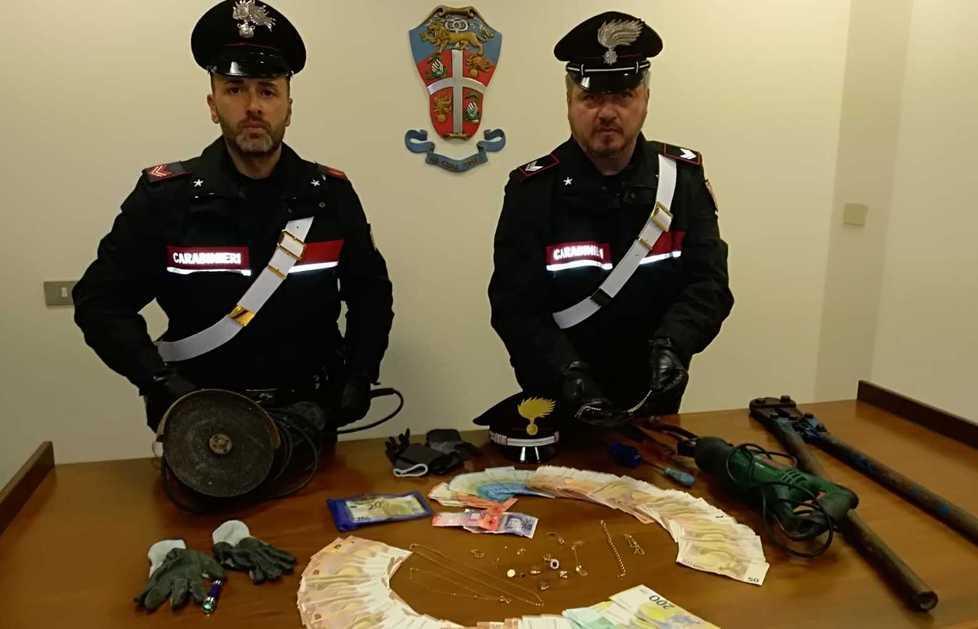 Ladri d’appartamento arrestati dopo l’inseguimento nella notte 