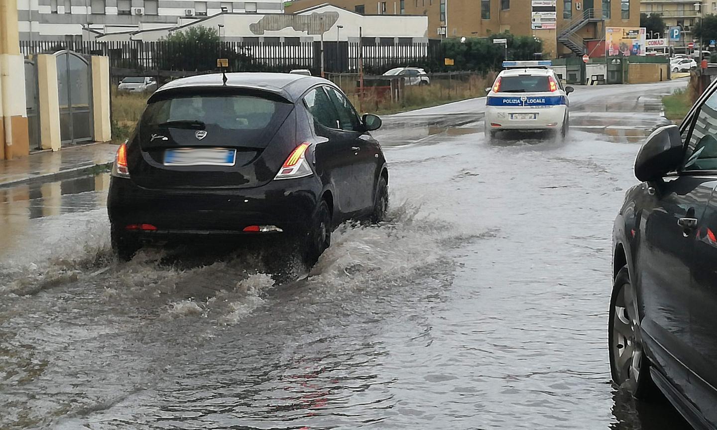Piove e la città finisce sott’acqua