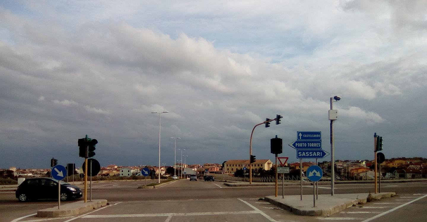 Porto Torres, ancora un incidente all’incrocio con il semaforo fuori uso 