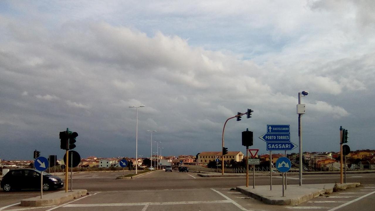 Porto Torres, ancora un incidente all’incrocio con il semaforo fuori uso 