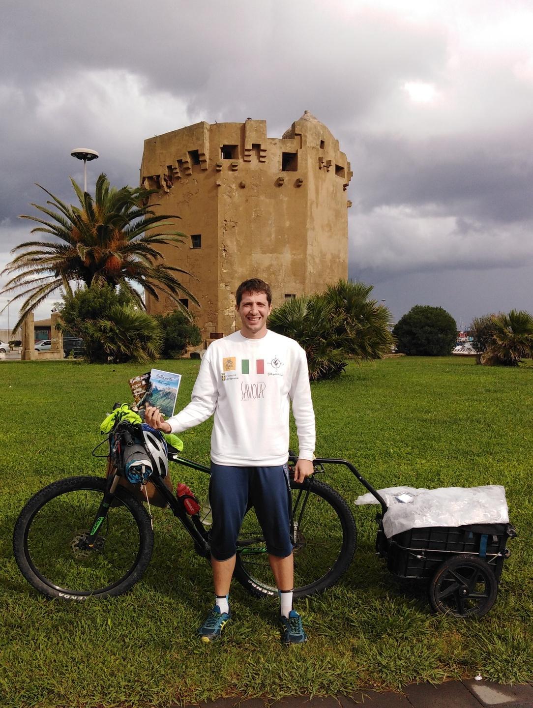 Diecimila chilometri in mountain bike: da Porto Torres via al giro della Sardegna