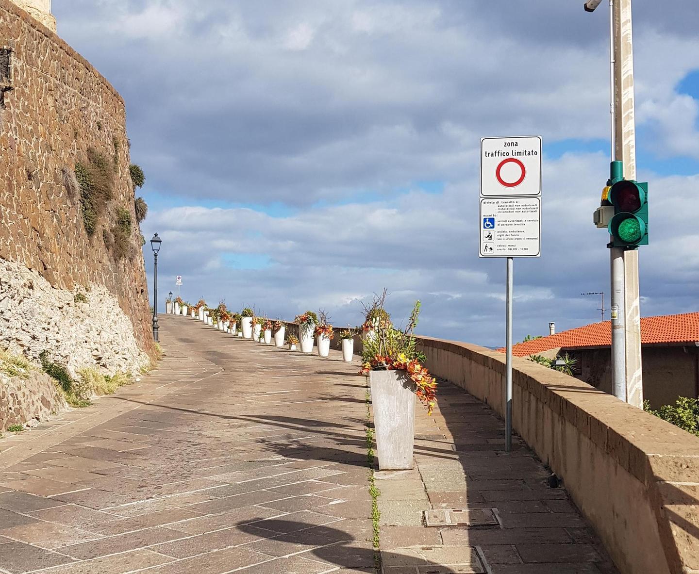 Castelsardo apre alle auto: sospesa la ztl in centro 