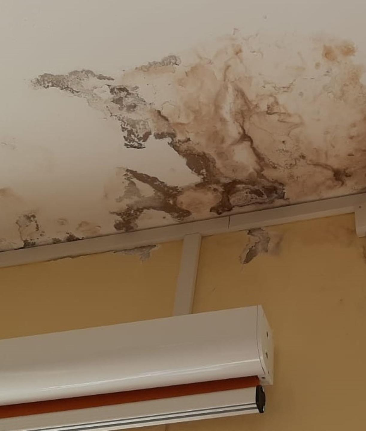 Infiltrazioni anche alla scuola di via Campania