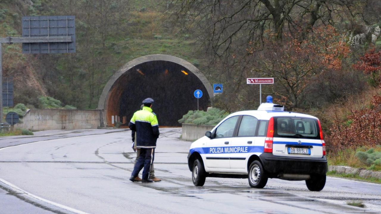 Vertenza della polizia municipale su straordinari e carichi di lavoro
