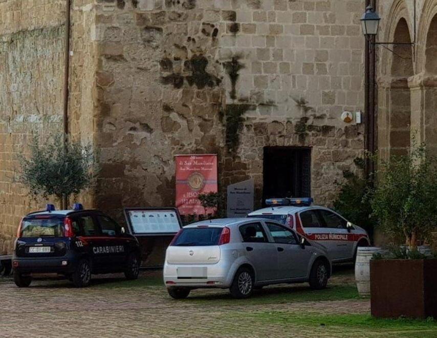 Clamoroso furto al museo di Sovana: rubate monete d’oro di epoca romana 