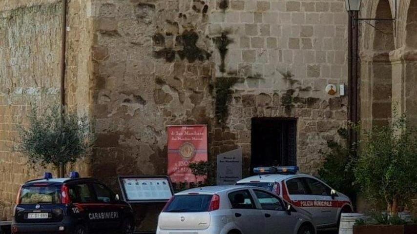 Clamoroso furto al museo di Sovana: rubate monete d’oro di epoca romana