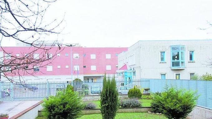 Quei baci in carcere nascondevano droga