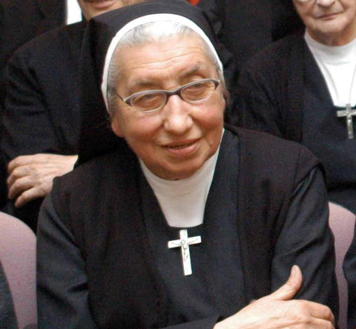 Addio a suor Maria, che ha insegnato ai poveri e ai deboli 