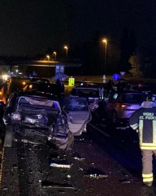 Incidente con 7 auto coinvolte