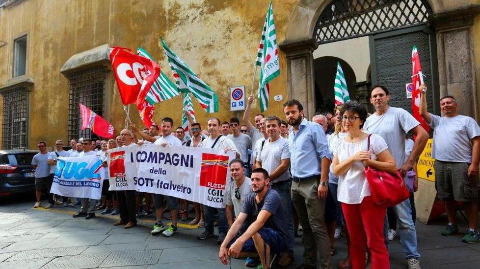 All’Italvetro 35 esuberi I sindacati: «Serve un piano di investimenti e rilancio»
