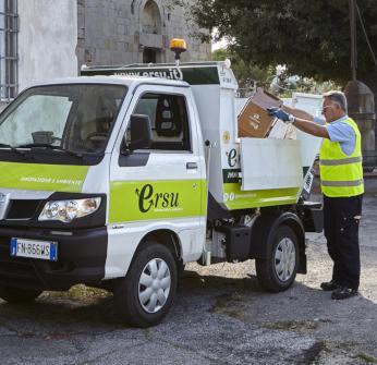 Polemiche sui sacchetti di Ersu: vanno pagati e presi a Pietrasanta 
