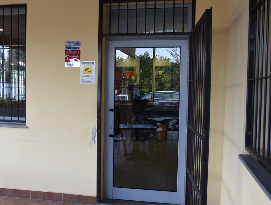 Razzìa di stecche di sigarette e soldi al “Non solo bar” 