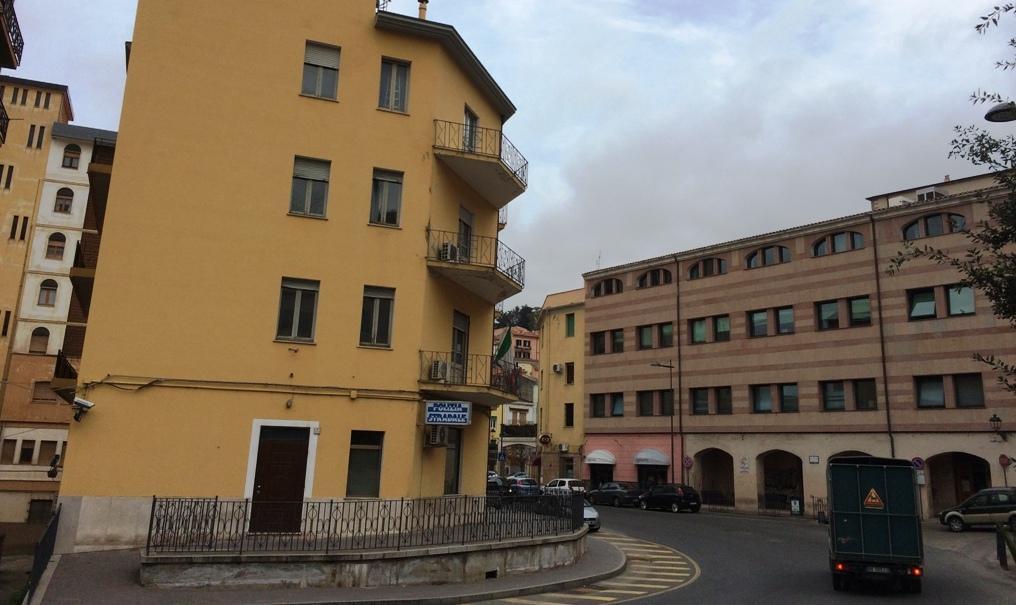 Falsifica assegni per 30mila euro, la polizia denuncia un 60enne