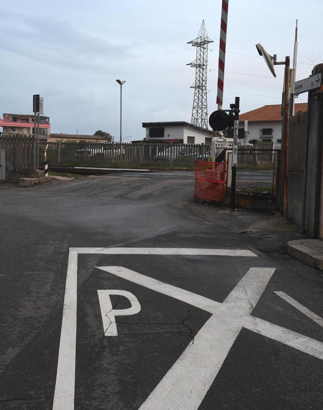 In via Baracca chiude il passaggio a livello