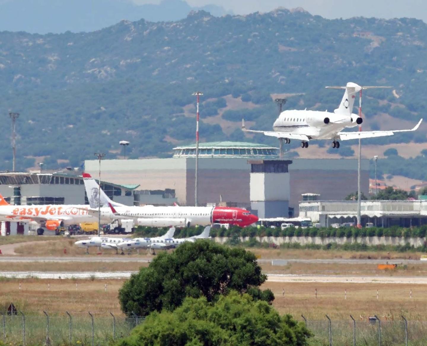 Sospensione del traffico aereo, una riunione con gli operatori
