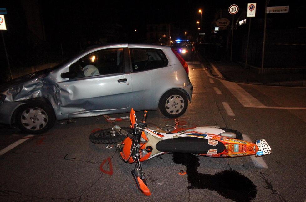 Cuoco morto nello scontro con l’auto, accertamenti sulla velocità dei due mezzi 