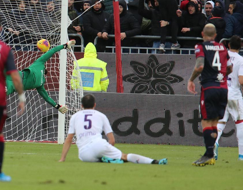Show del Cagliari e del grande “Ninja” i sardi sono terzi, Fiorentina annichilita 
