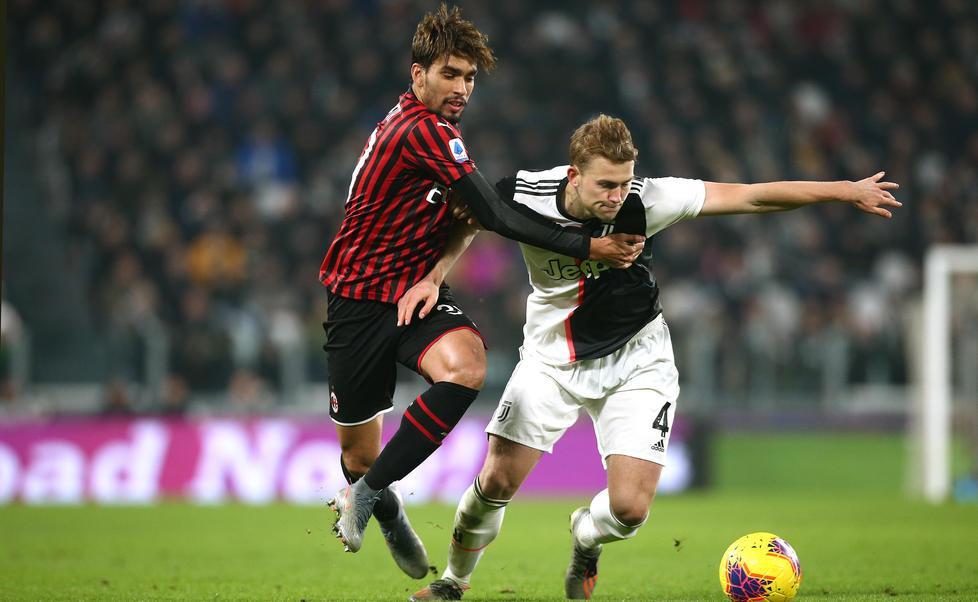 Douglas e Dybala Sarri con i cambi abbatte un bel Milan 