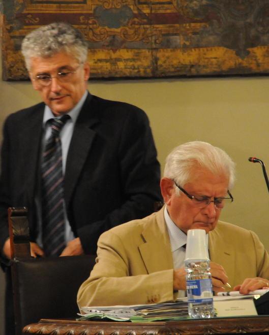 Dinelli rimette le deleghe ma rimane assessore