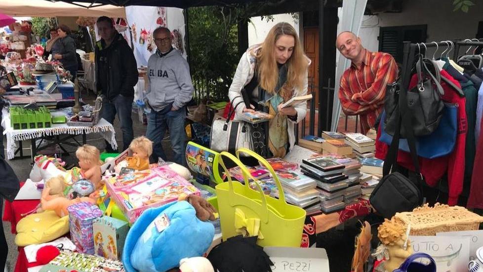 Il maltempo non ferma la festa di San Martino Buon cibo, divertimento e pure una mongolfiera