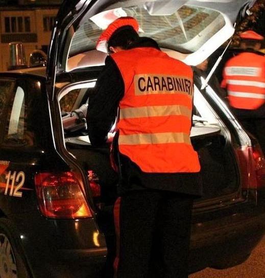 Sassari, ubriaco alla guida centra la rotatoria di Carbonazzi