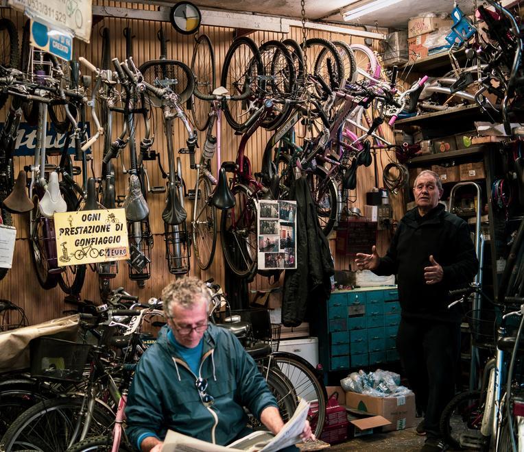 Bartali come un dio in laguna: «Che emozione per me vederlo entrare in officina» 