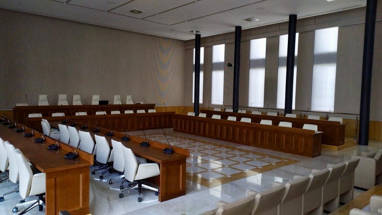 Olbia, poltrone da 150mila euro nella nuova aula consiliare 