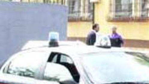 Rubano scarpe al supermercato