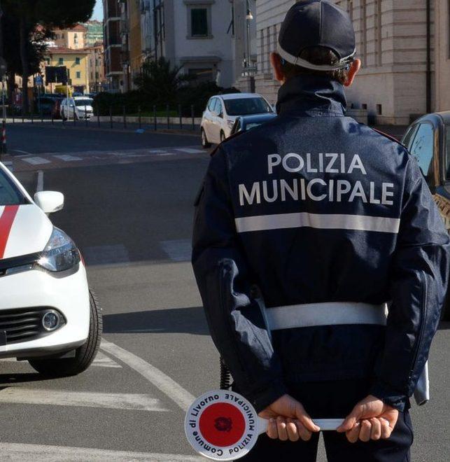 Un agente della polizia municipale (foto d’archivio)