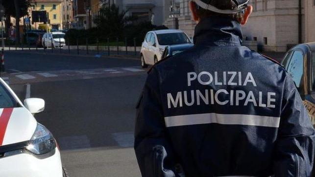 Un agente della polizia municipale (foto d’archivio)