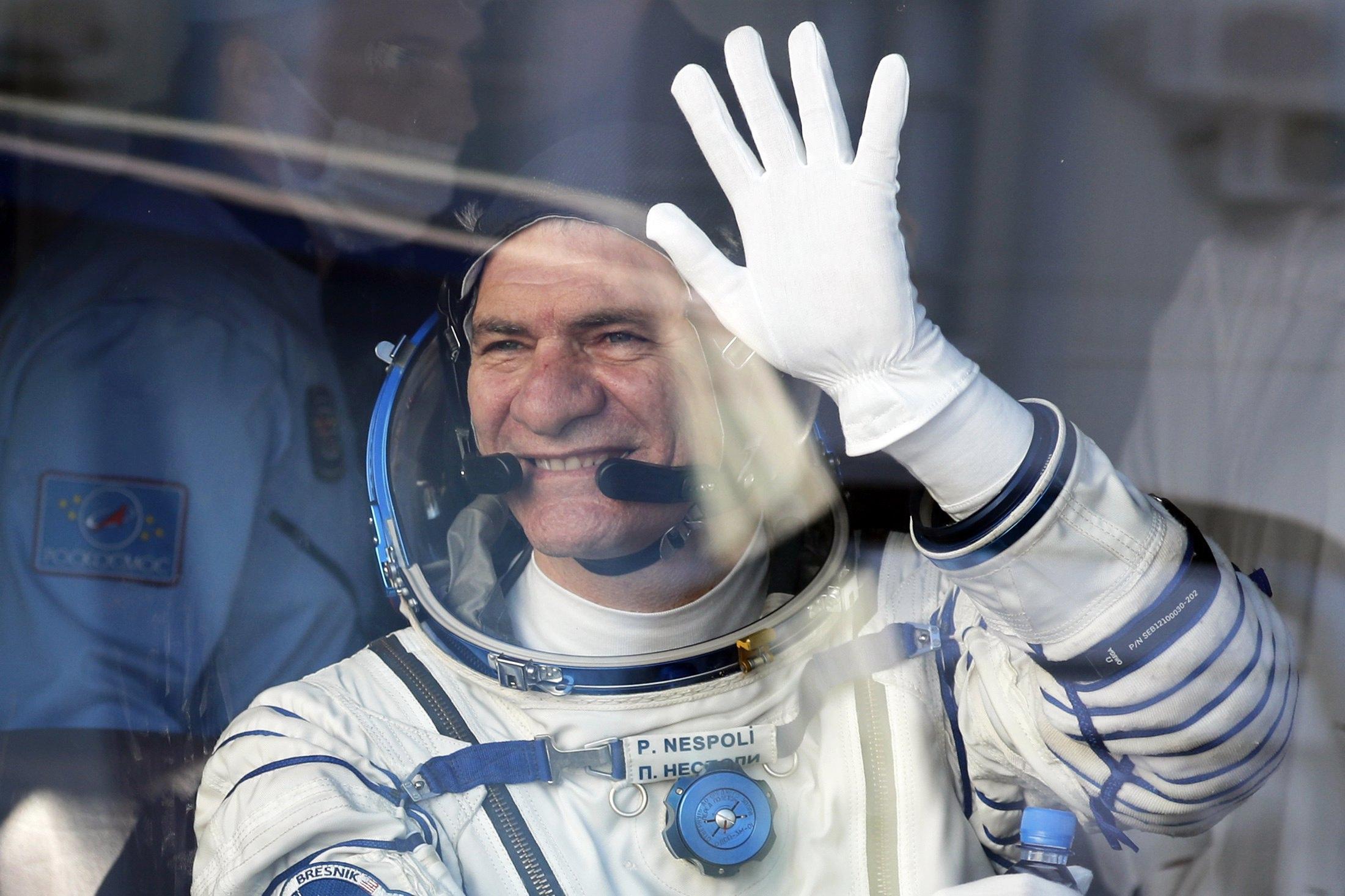 Paolo Nespoli, l'astronauta italiano alla partenza nel 2017 per la sua terza missione sull'Iss dalla base spaziale russa di Baikonur (Ansa)