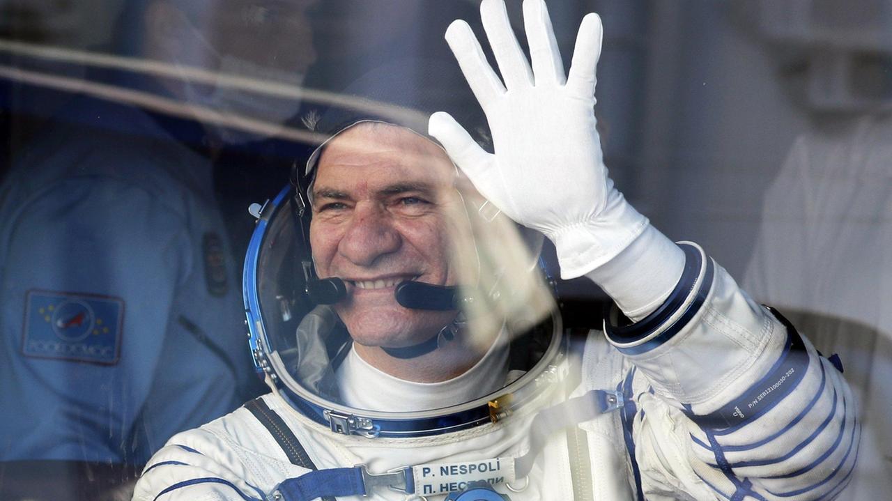Paolo Nespoli, l'astronauta italiano alla partenza nel 2017 per la sua terza missione sull'Iss dalla base spaziale russa di Baikonur (Ansa)