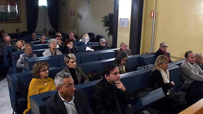 Un bus navetta può salvare il centro di Carrara e anche la zona blu