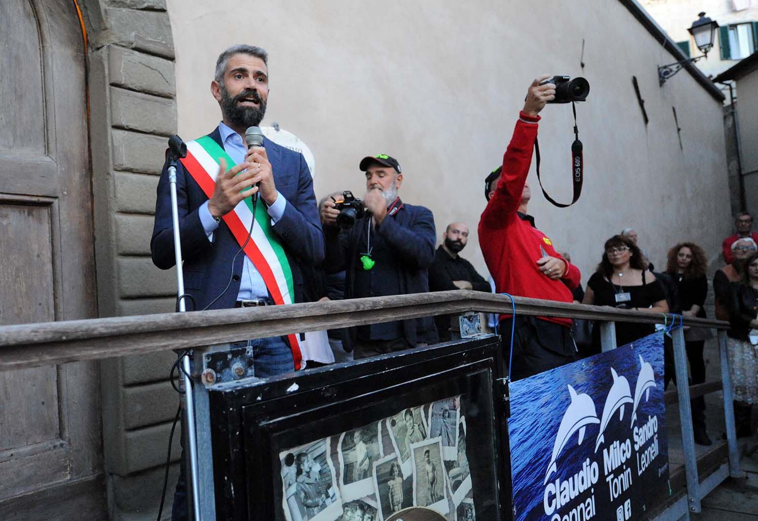 Il sindaco Ferrari su Liliana Segre: "Voterò sì al conferimento della cittadinanza onoraria"