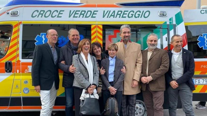Ecco l’ambulanza e il Doblò comprati con una cena di gala