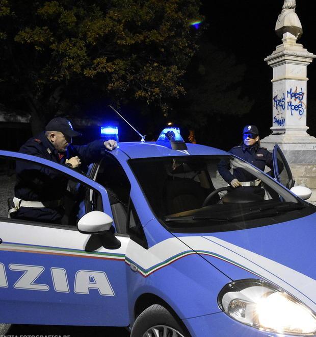 «Nascose la droga sotto al sedile dell’auto della polizia» 