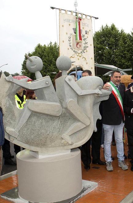 Staccato di netto il naso di Pinocchio sul Ponte Europa È la seconda volta 