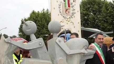 Staccato di netto il naso di Pinocchio sul Ponte Europa È la seconda volta