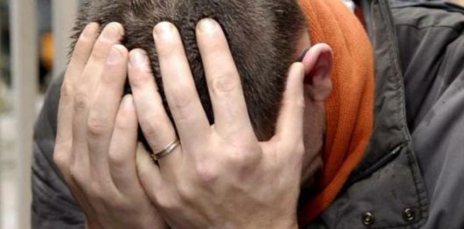 Sassari, non può pagare gli alimenti e tenta il suicidio due volte 