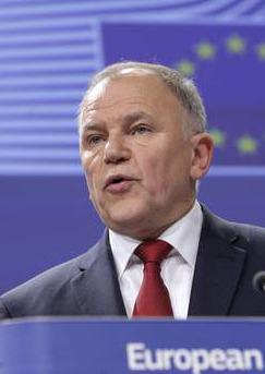 Lotta contro la peste suina il commissario Ue nell’isola 