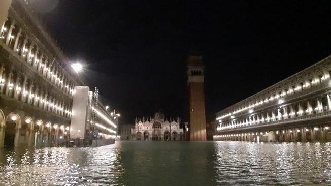 Venezia, acqua alta da record: 2 vittime